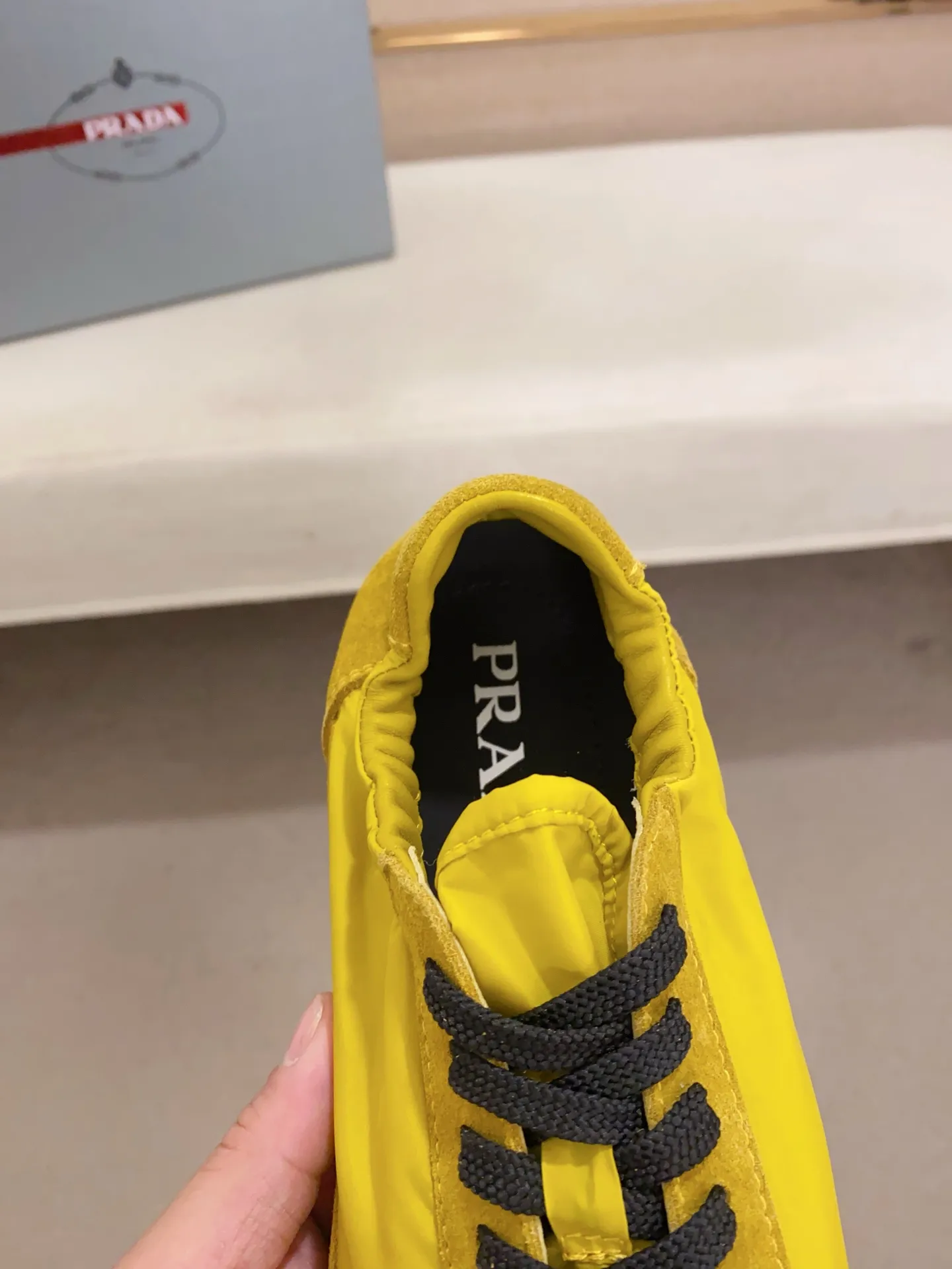 Men's shoes 💰 500💰 ✔️✔️✔️High version High-quality new PRADA counters are launched simultaneously. The new men's shoes and 😘fabrics are selected from first-layer cow suede and waterproof fabrics, and are made by pure handicrafts. Lining: Full sheepskin lining. 👍🏿 High-end ☄️ air-cushion molded anti-slip rubber outsole, exquisite lines, simple and elegant, comfortable and high-end for leisure travel. Number of yards: 38 to 44. Can be customized45